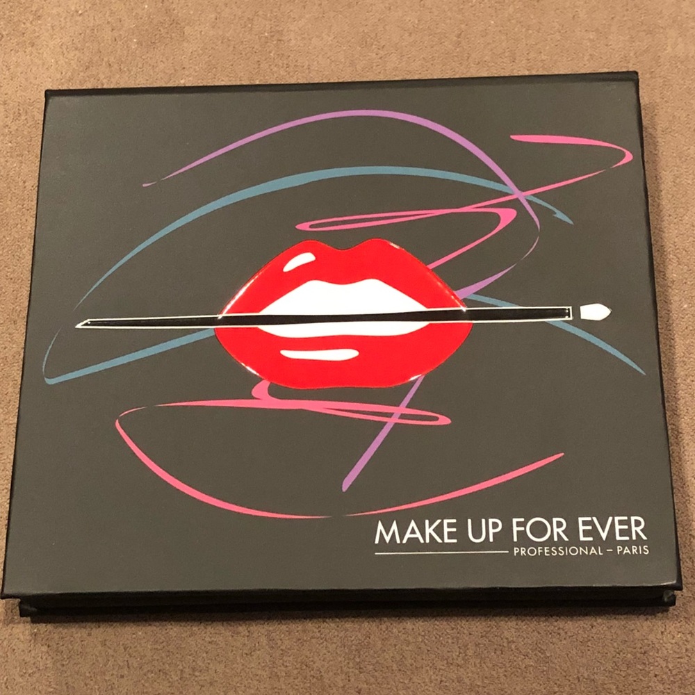 Make Up For Ever 9 Artist Shadow Palette